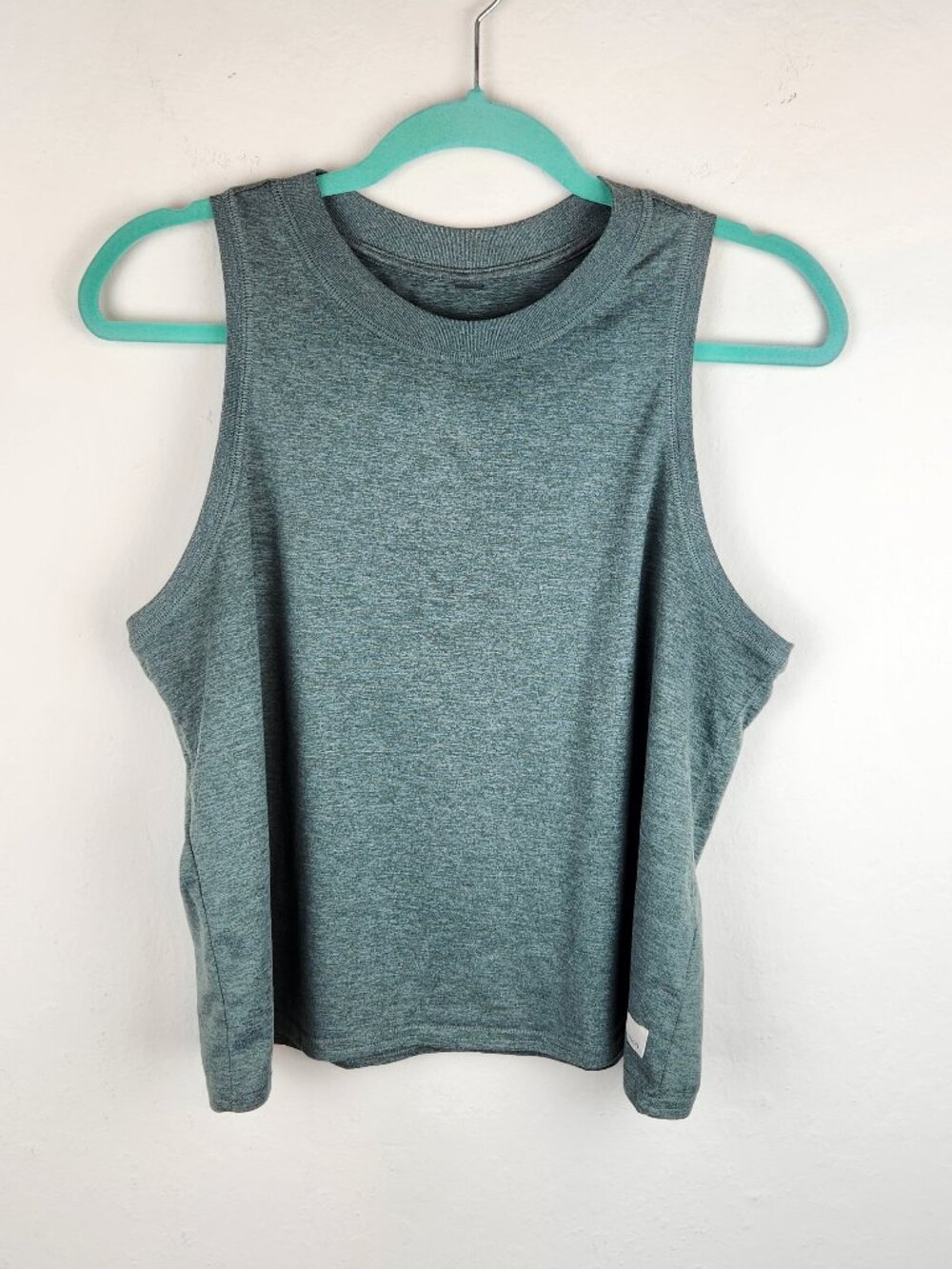 Vuori Energy High Neck Tank Top Green sz M?